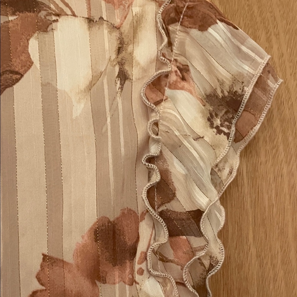 Elegant Floral Ruffle Blouse - Picture 8 of 9